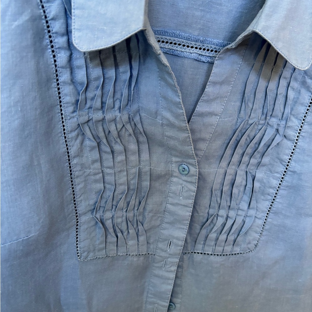 Chic Light Blue Button-Up Blouse - image 3